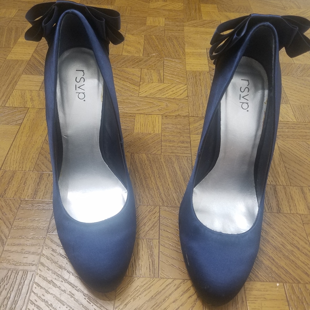 RSVP PUMPS SATIN NAVY 4" 9M Euc